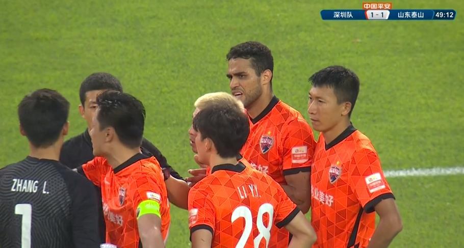  莱比锡红牛客场战平科隆队  